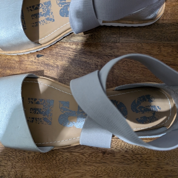 Sorel Ella II Sandal Women's Leather Stretch Silver Ankle Strap NL3202-034 Sz8.5 - Picture 8 of 10